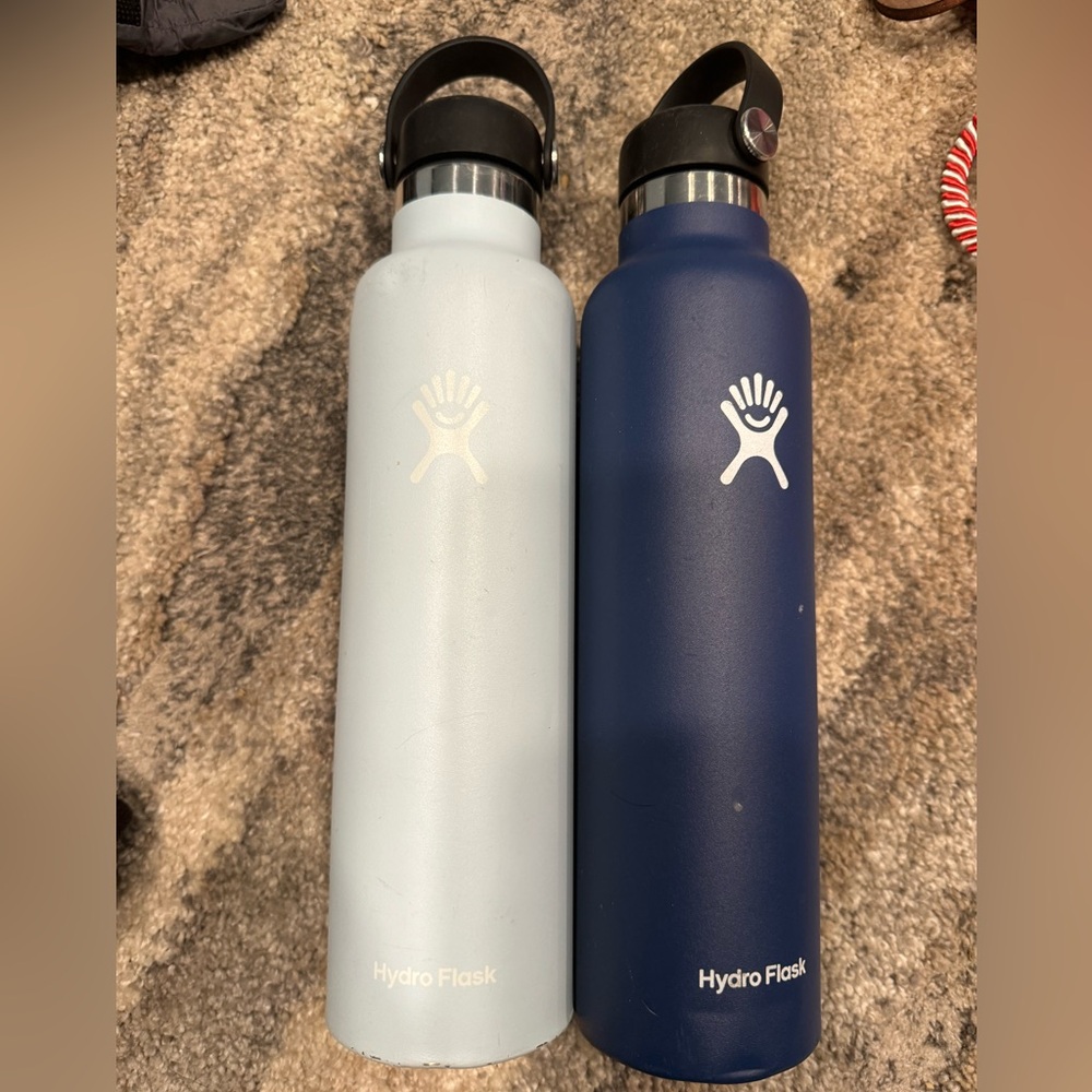 Bundle: 2 Hydro Flask’s 24 ounce. Minor wear a couple small dents at the bottom.